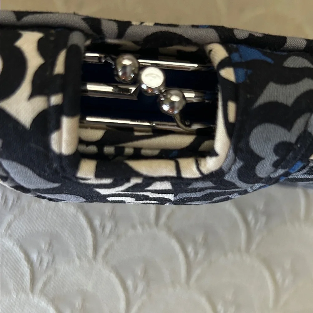 Vera Bradley Clutch Kiss N’ Snap Tab Wallet w/Kisslock Canterbury Blue. Great!